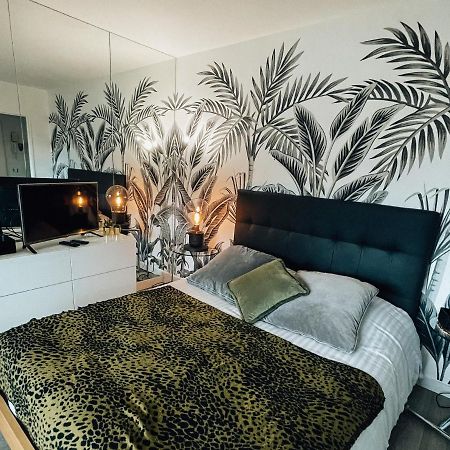 Beautiful Modern Fully Furnished Studio ルヴァロワ＝ペレ エクステリア 写真