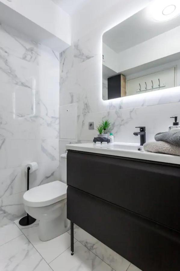 Beautiful Modern Fully Furnished Studio ルヴァロワ＝ペレ エクステリア 写真