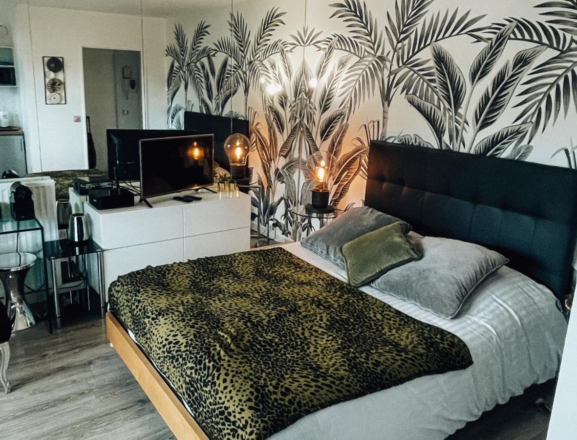 Beautiful Modern Fully Furnished Studio ルヴァロワ＝ペレ エクステリア 写真