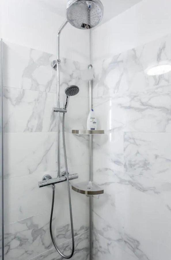 Beautiful Modern Fully Furnished Studio ルヴァロワ＝ペレ エクステリア 写真